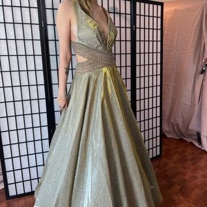 Tarik Ediz Luxury Beaded metallic Gown Gold size 6 NEW